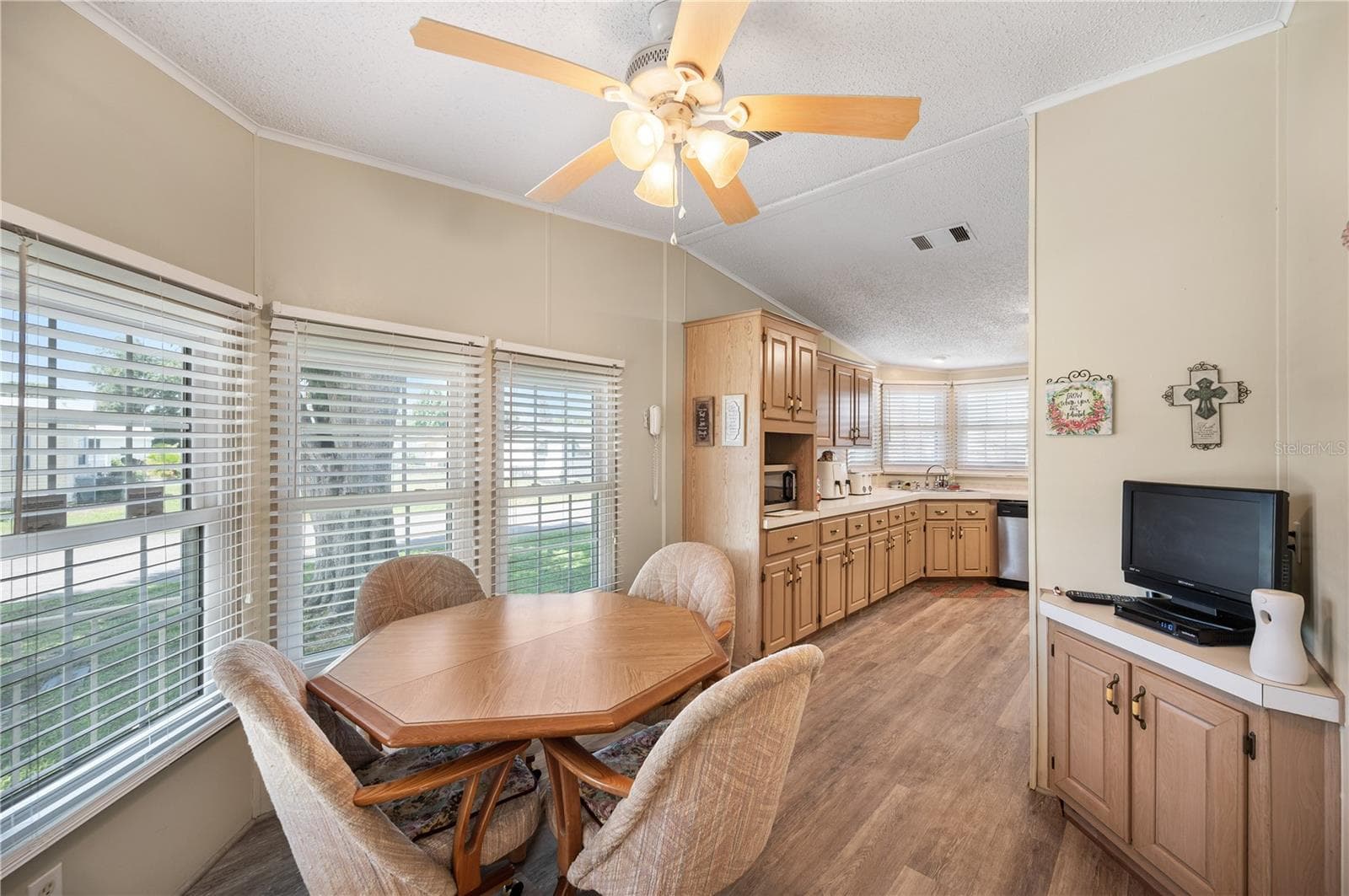 1610 REYNOLDS ROAD — photo 5 of 24