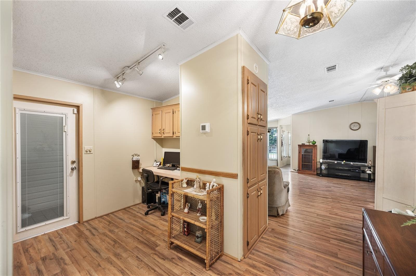 1610 REYNOLDS ROAD — photo 8 of 24