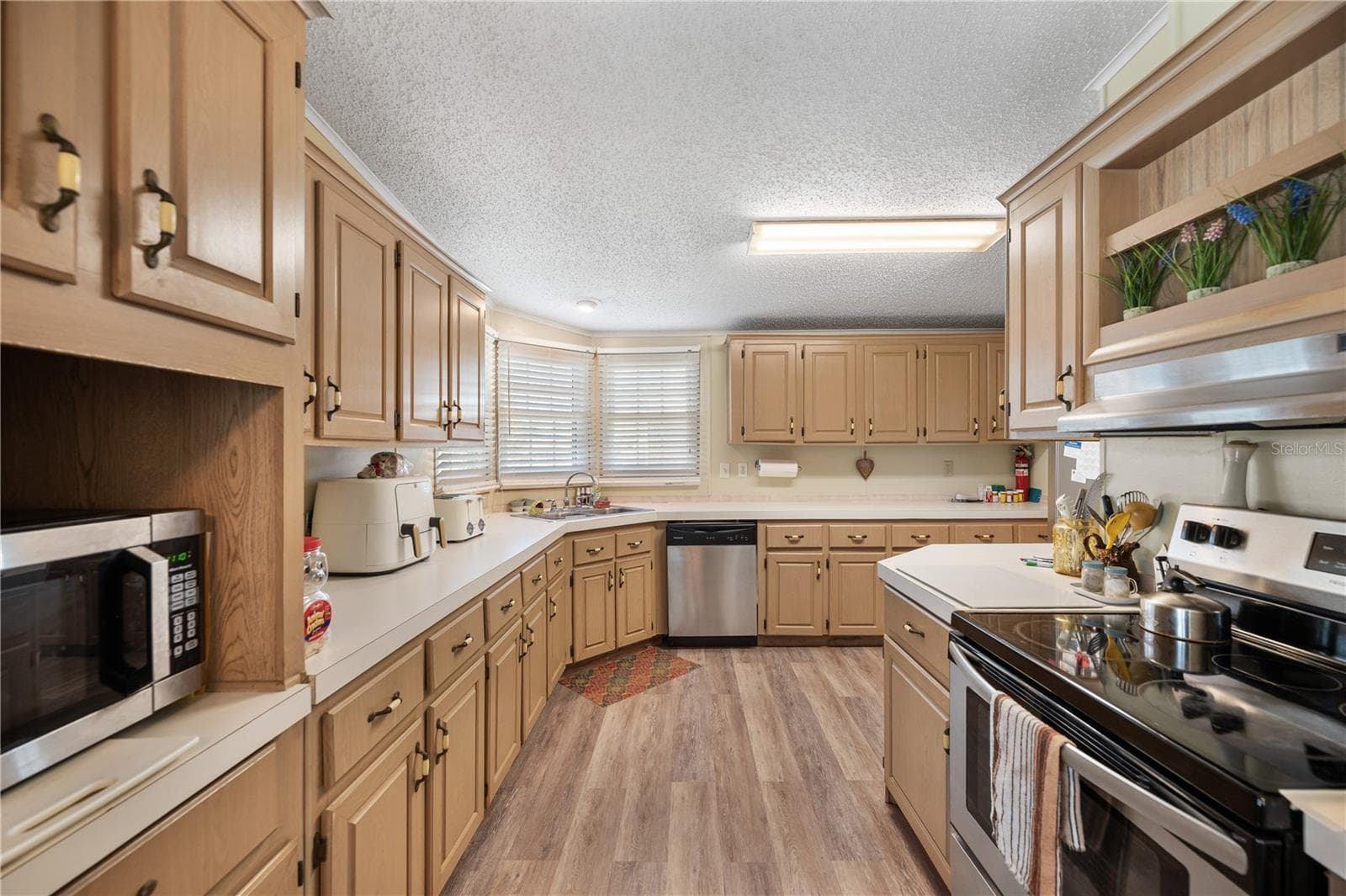 1610 REYNOLDS ROAD — photo 3 of 24