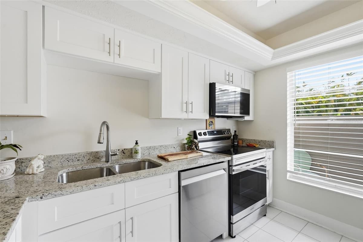 16211 DUBLIN CIRCLE — photo 17 of 34