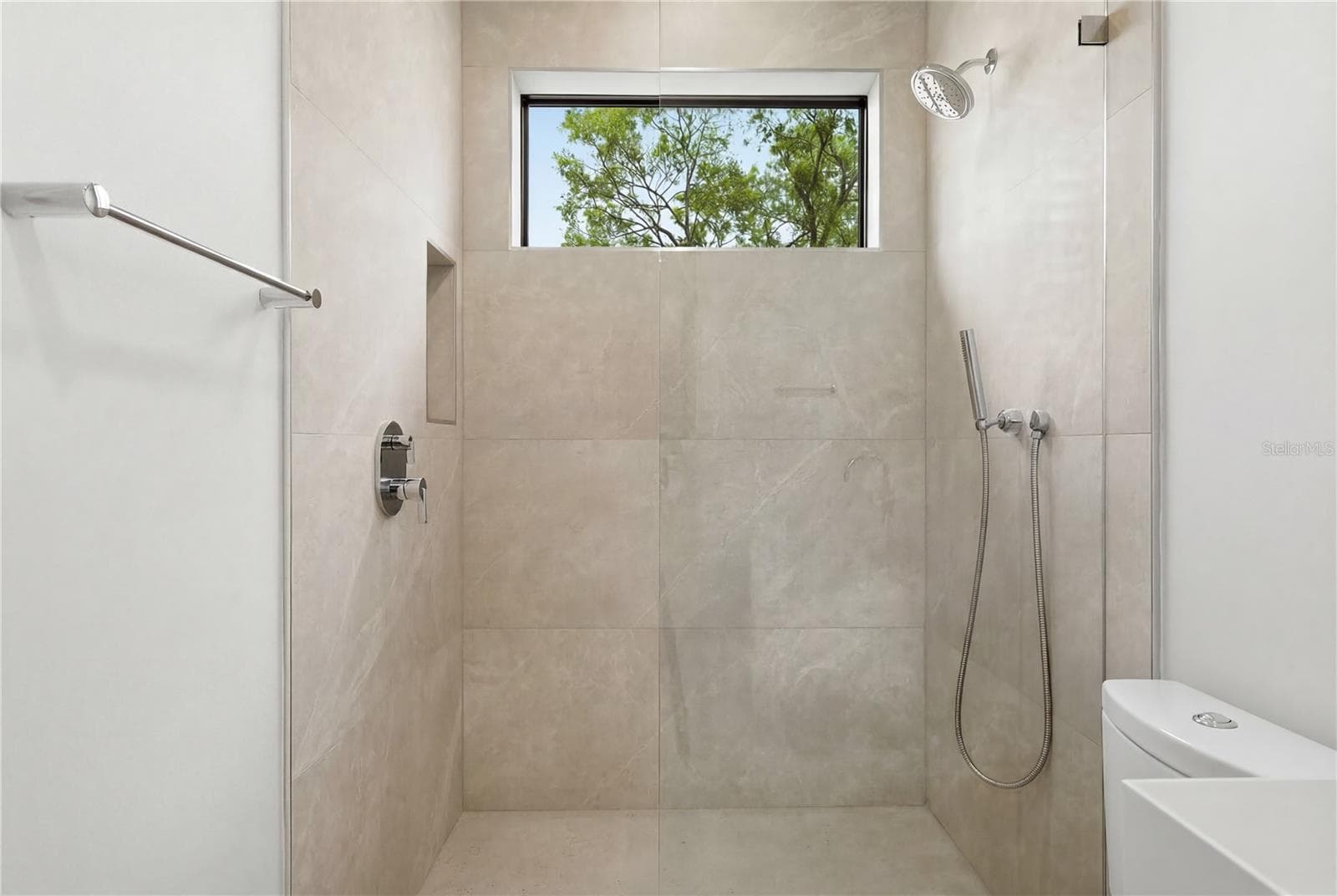 2517 RIVERSIDE DR — photo 42 of 64