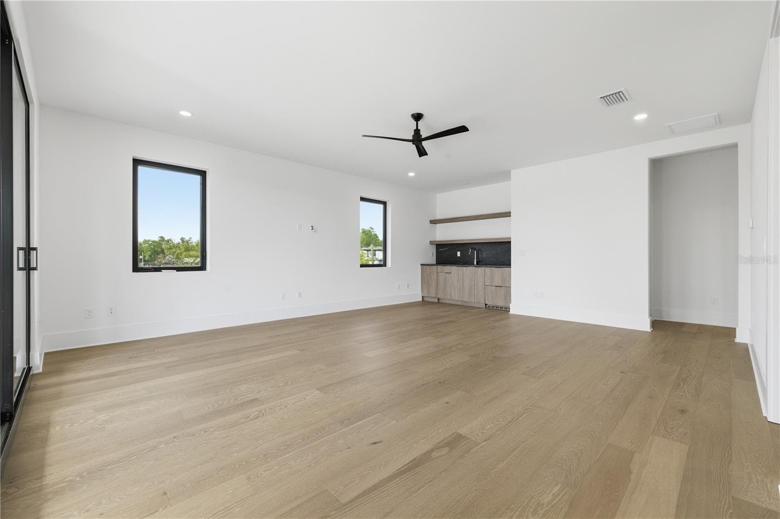 2517 RIVERSIDE DR — photo 24 of 64