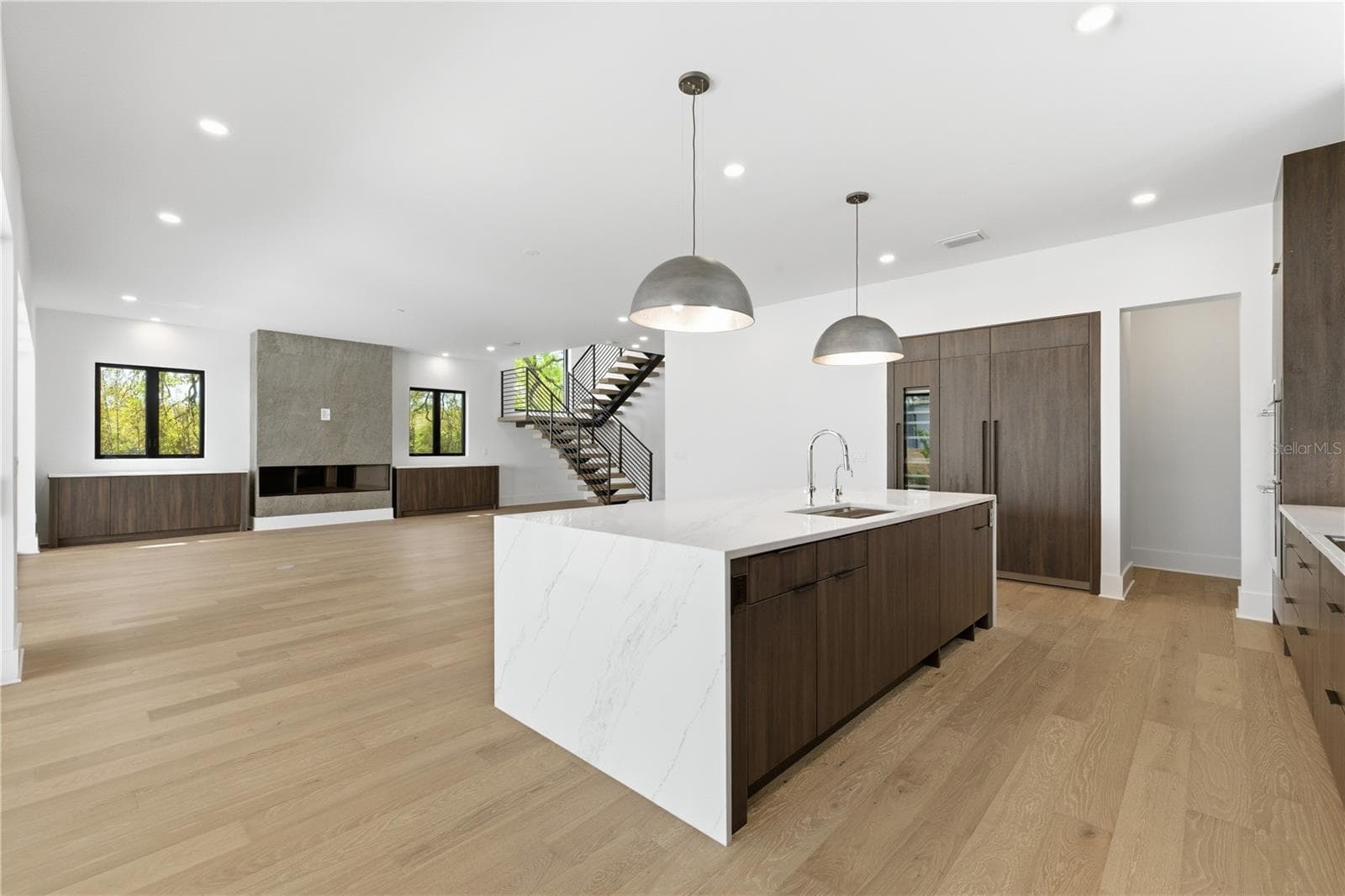 2517 RIVERSIDE DR — photo 17 of 64
