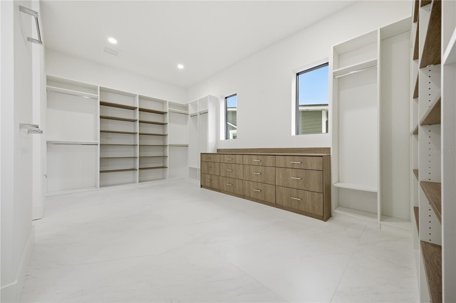 2517 RIVERSIDE DR — photo 30 of 64