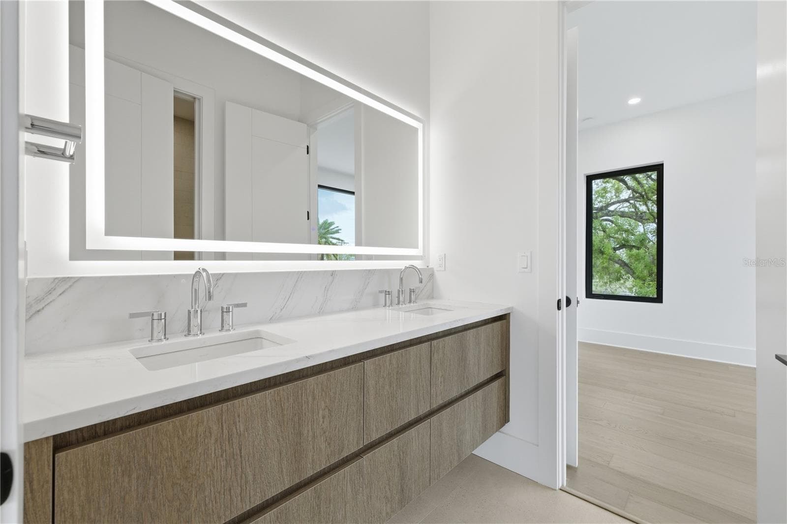 2517 RIVERSIDE DR — photo 47 of 64