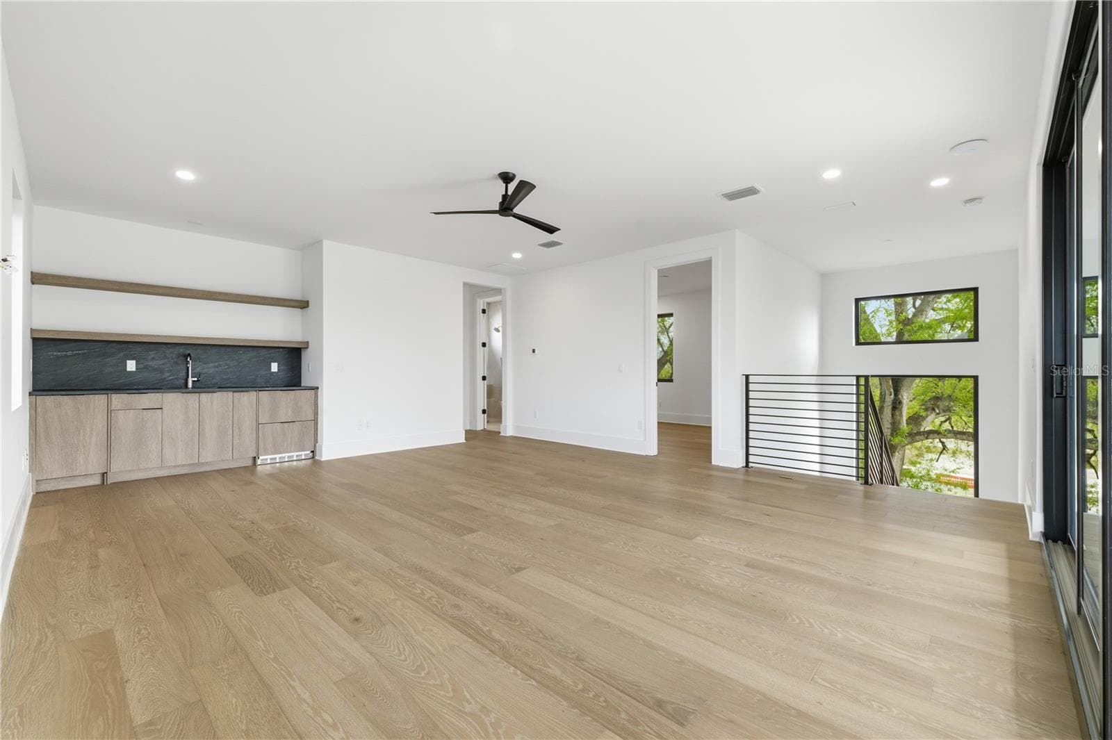 2517 RIVERSIDE DR — photo 3 of 64