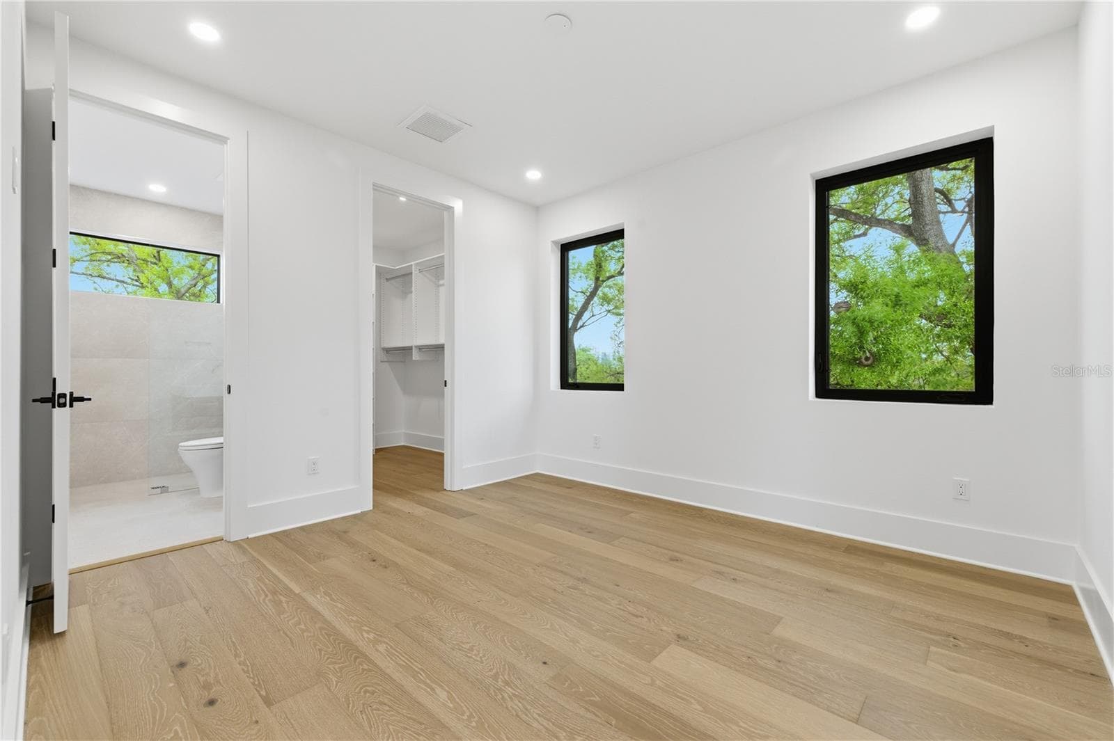 2517 RIVERSIDE DR — photo 27 of 64