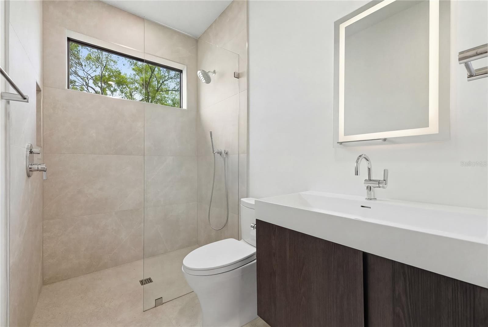 2517 RIVERSIDE DR — photo 41 of 64