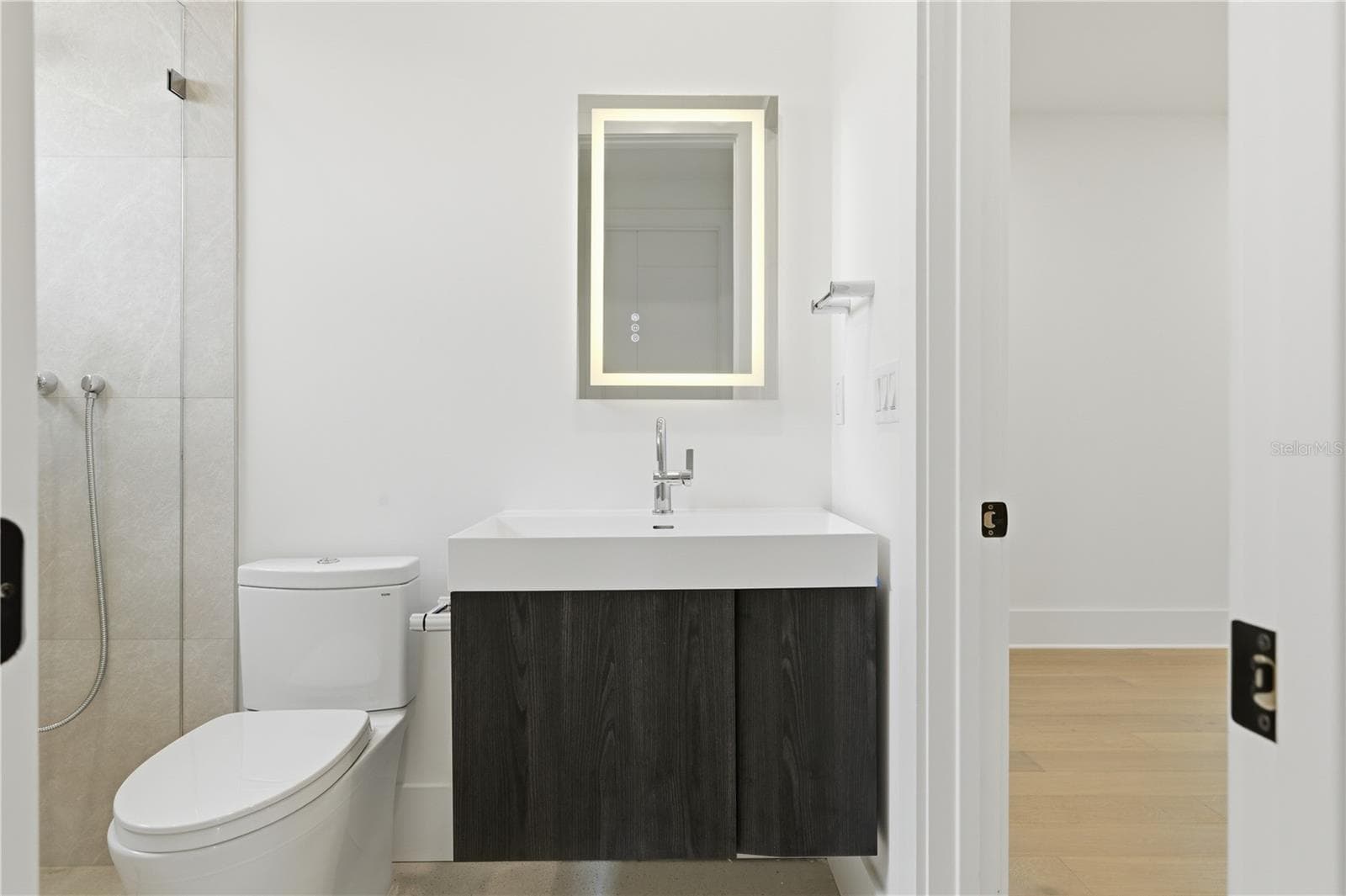 2517 RIVERSIDE DR — photo 43 of 64