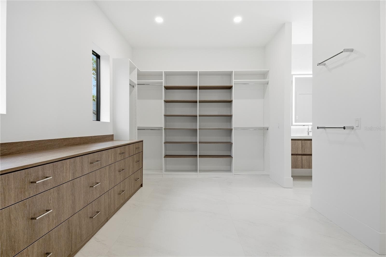 2517 RIVERSIDE DR — photo 34 of 64
