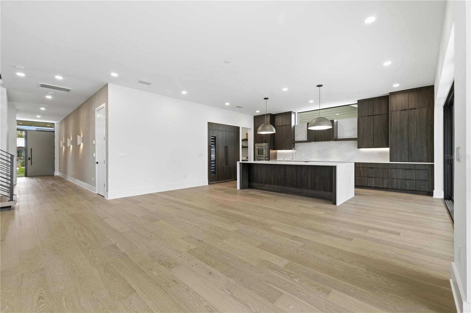 2517 RIVERSIDE DR — photo 5 of 64