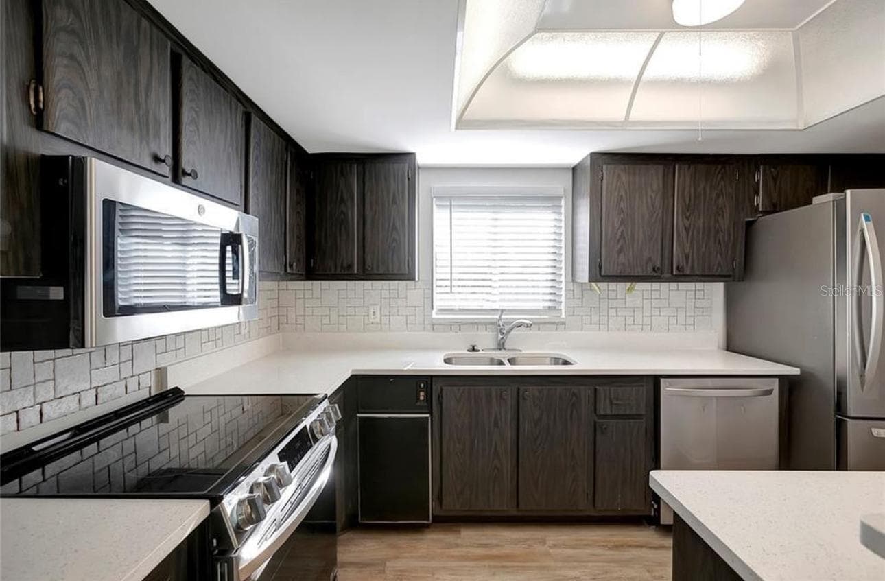7020 COGNAC DRIVE — photo 3 of 39