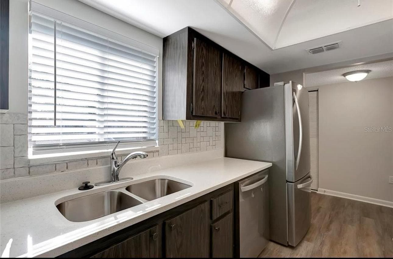7020 COGNAC DRIVE — photo 6 of 39