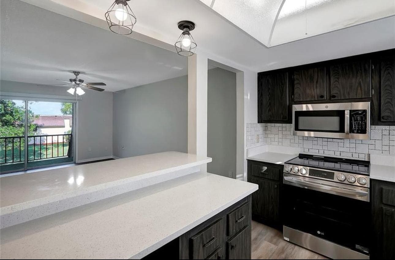 7020 COGNAC DRIVE — photo 10 of 39