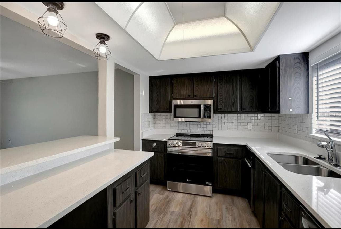 7020 COGNAC DRIVE — photo 8 of 39