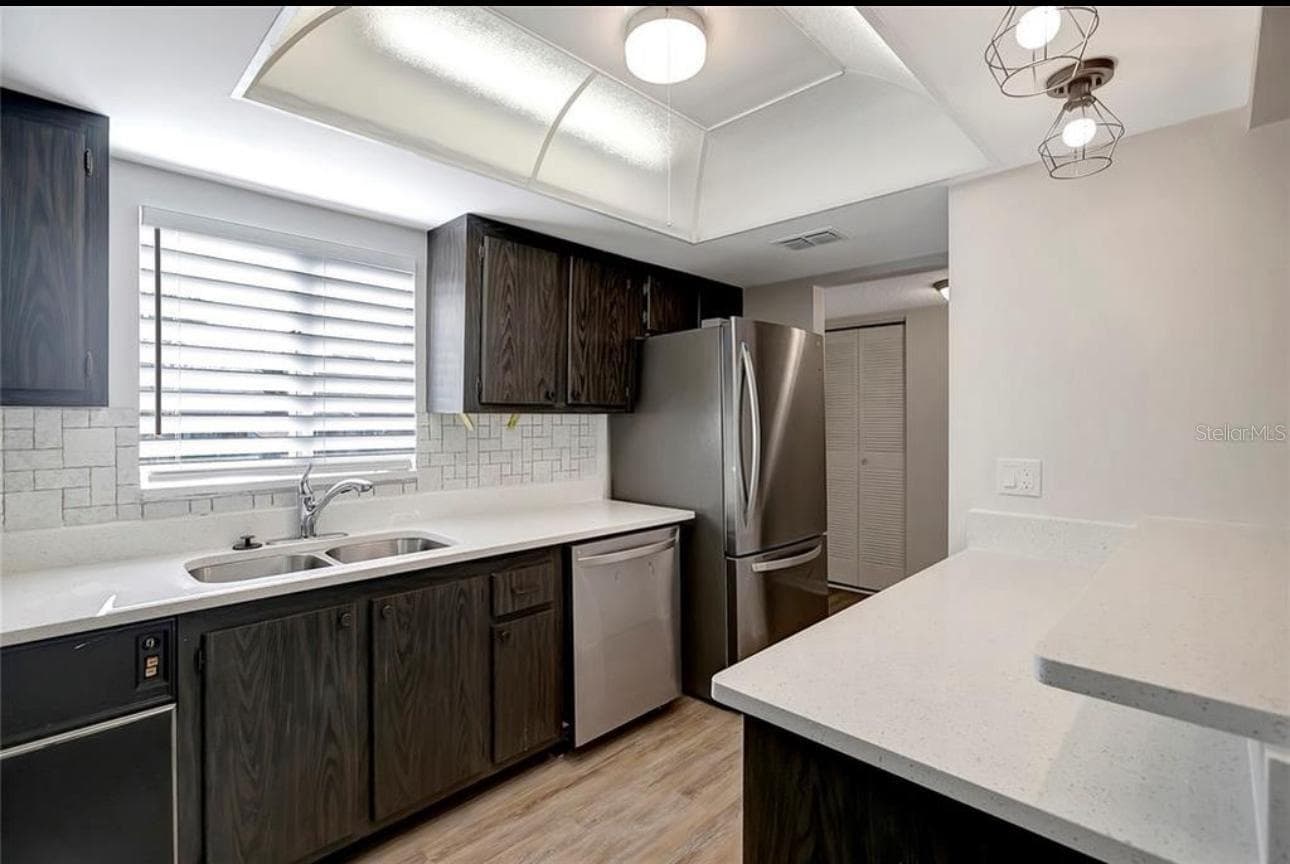 7020 COGNAC DRIVE — photo 5 of 39