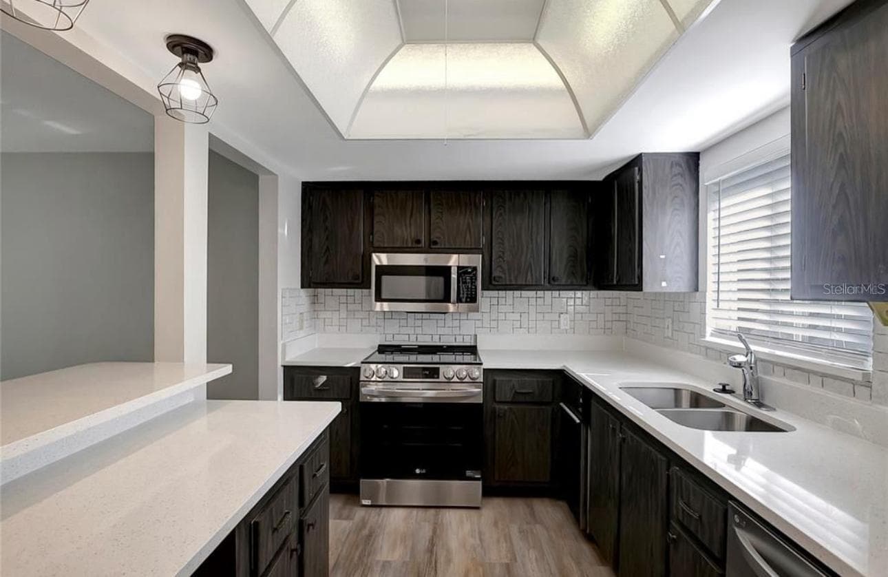 7020 COGNAC DRIVE — photo 9 of 39