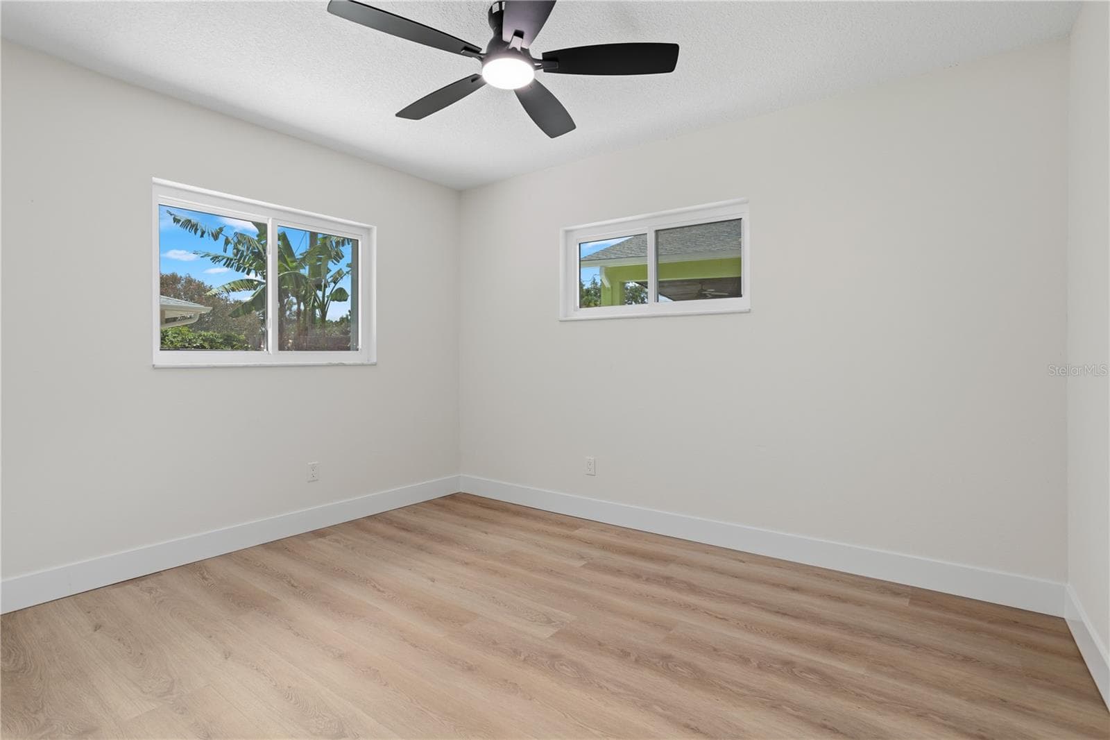 2652 ABBEY ROAD — photo 33 of 44