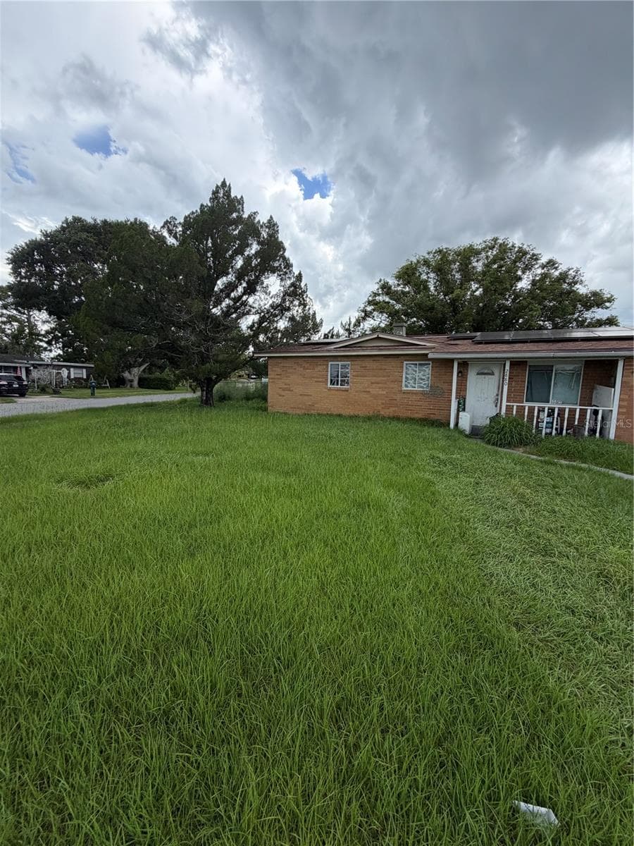 2880 SATURN DRIVE — photo 1 of 26