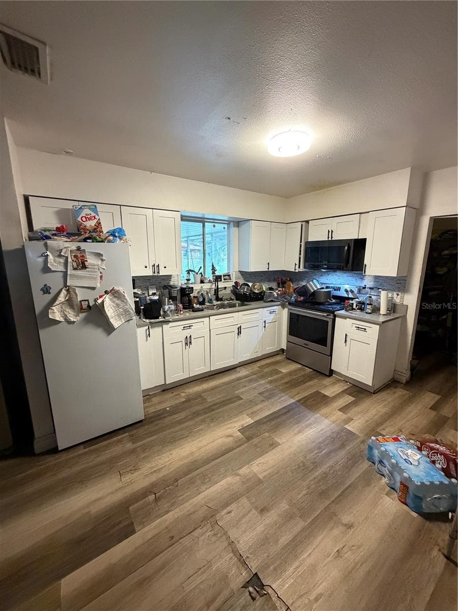 2880 SATURN DRIVE — photo 12 of 26