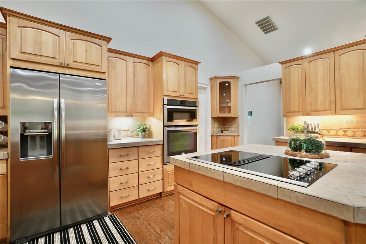 15717 OAKLAND AVENUE — photo 25 of 82