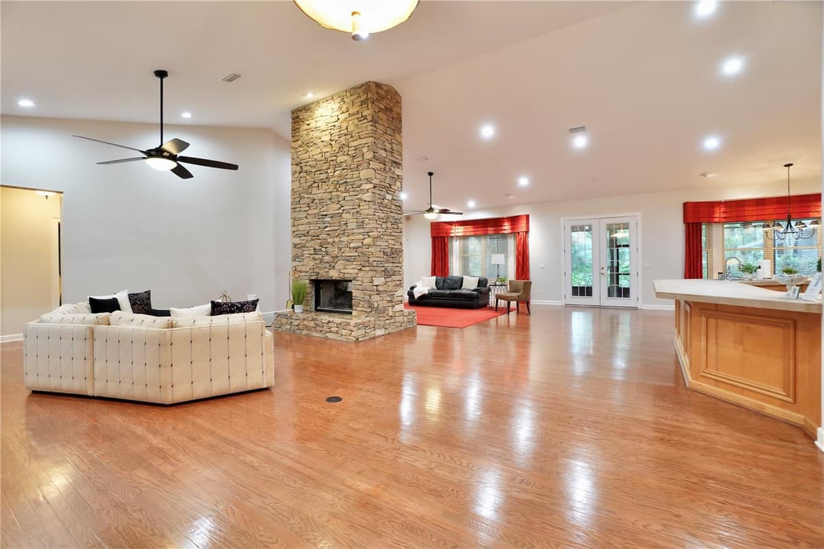 15717 OAKLAND AVENUE — photo 49 of 82