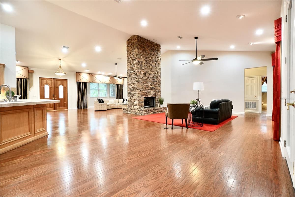 15717 OAKLAND AVENUE — photo 39 of 82