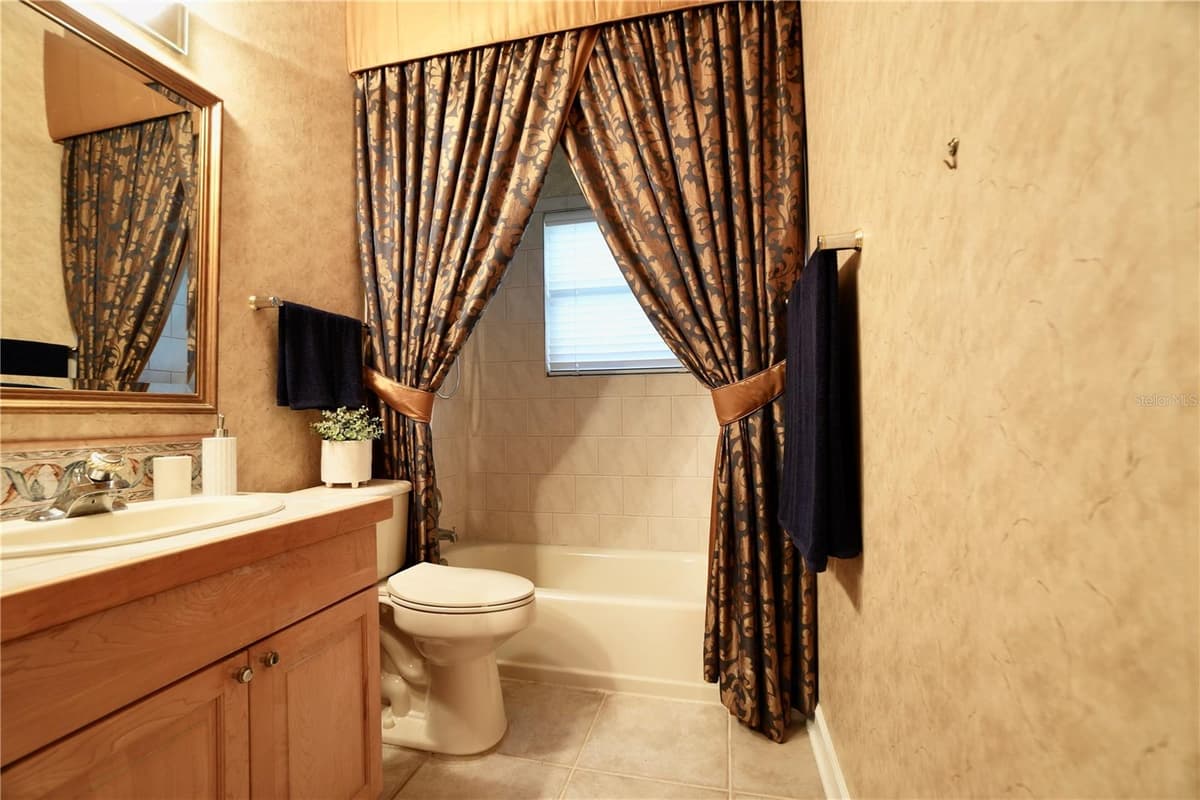 15717 OAKLAND AVENUE — photo 43 of 82