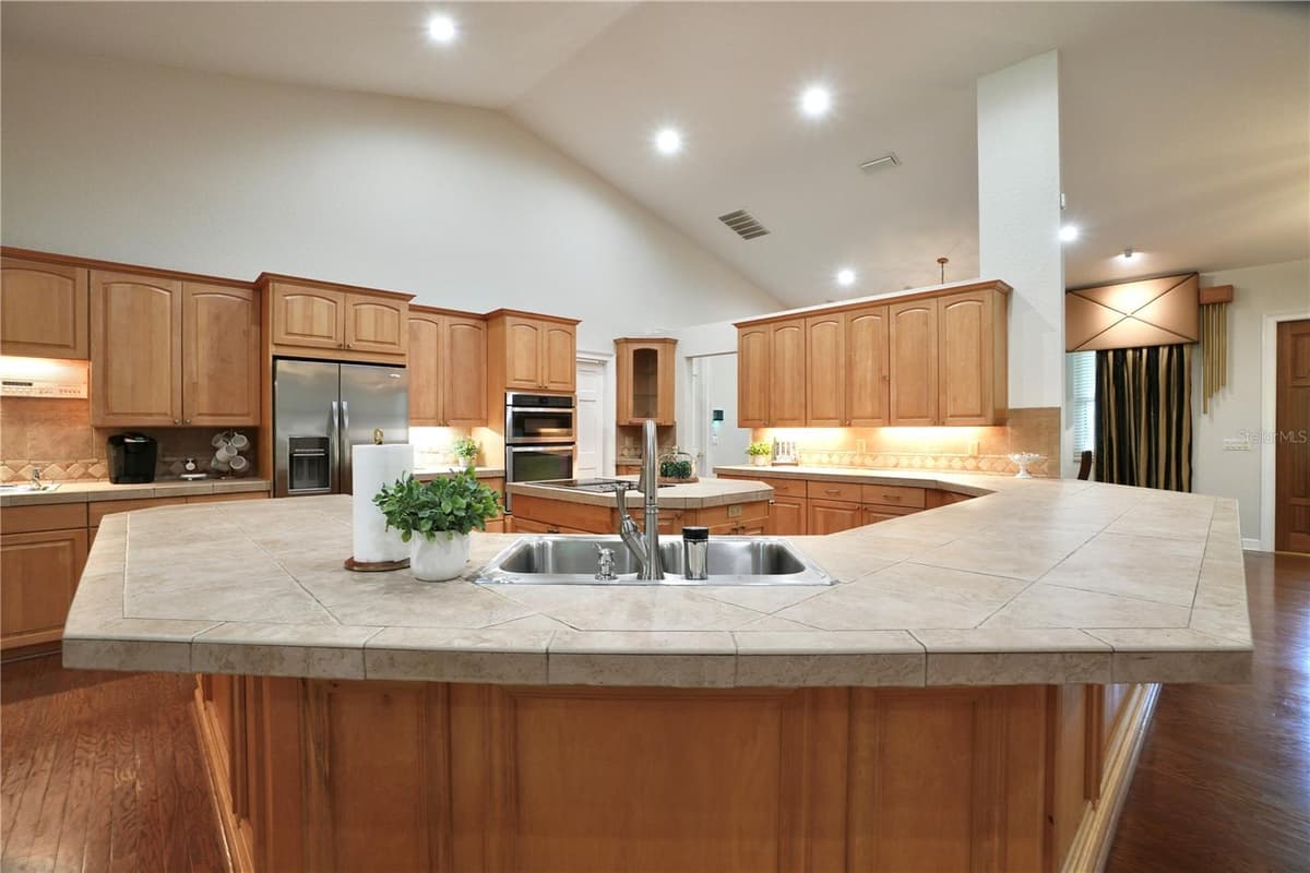 15717 OAKLAND AVENUE — photo 11 of 82