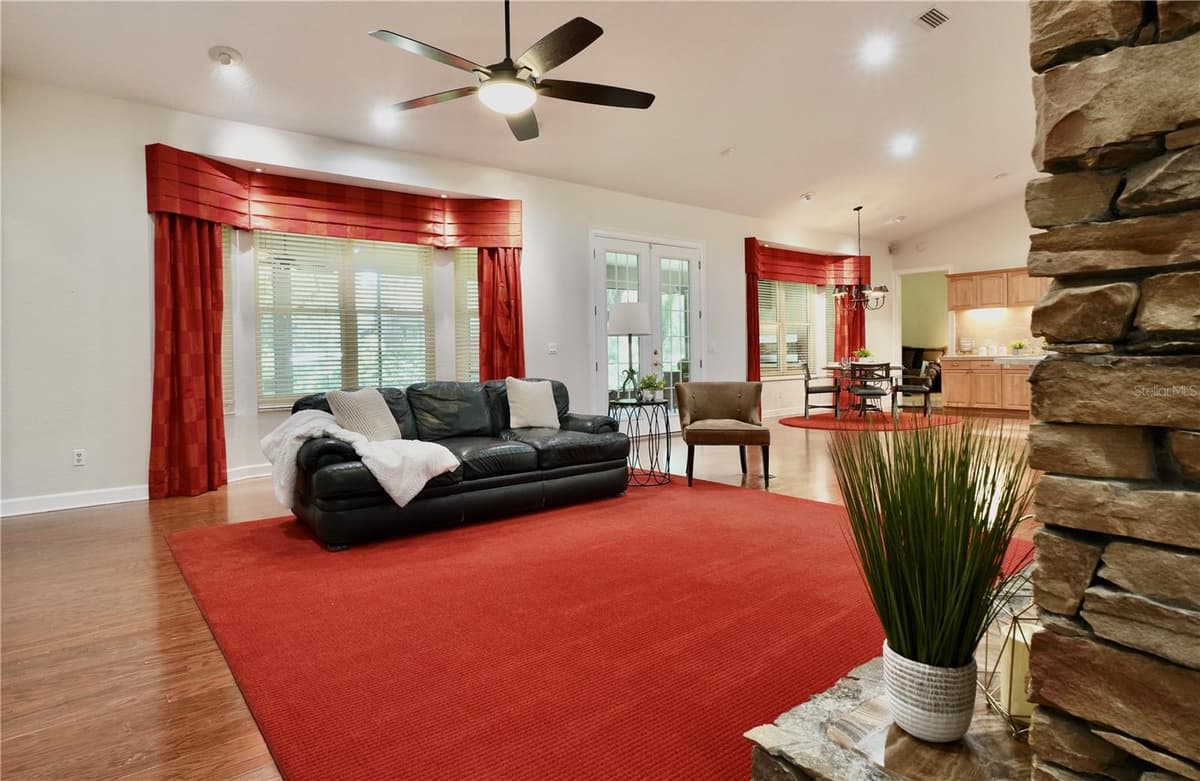 15717 OAKLAND AVENUE — photo 47 of 82