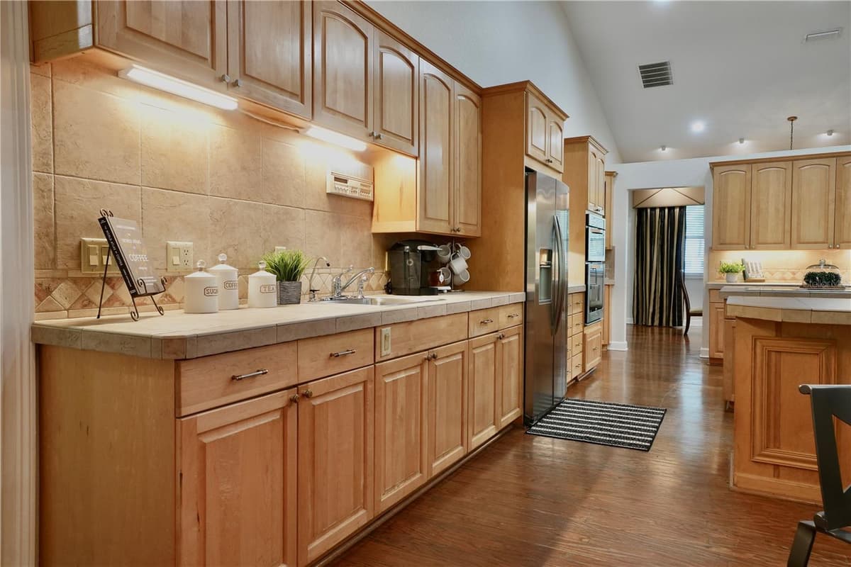 15717 OAKLAND AVENUE — photo 18 of 82