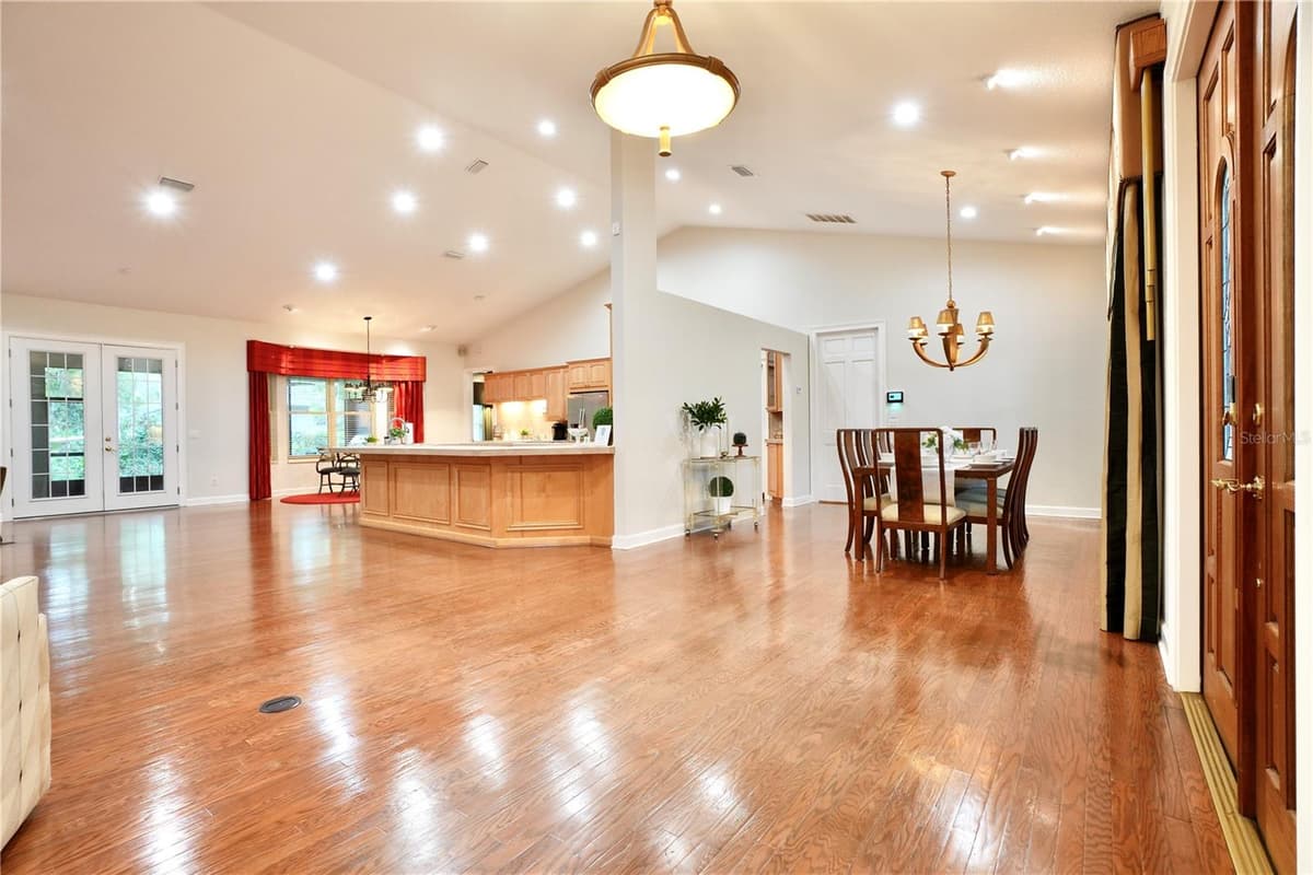 15717 OAKLAND AVENUE — photo 5 of 82