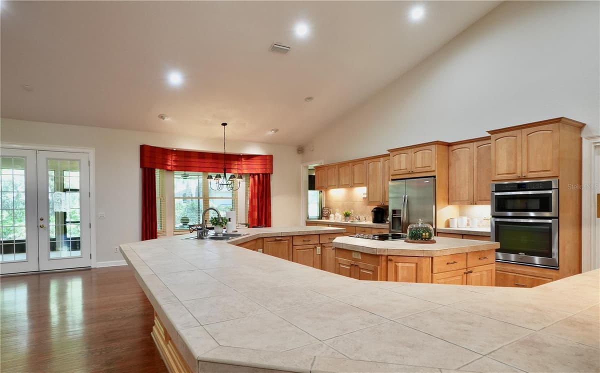 15717 OAKLAND AVENUE — photo 9 of 82