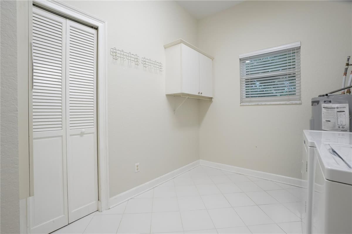 15717 OAKLAND AVENUE — photo 44 of 82