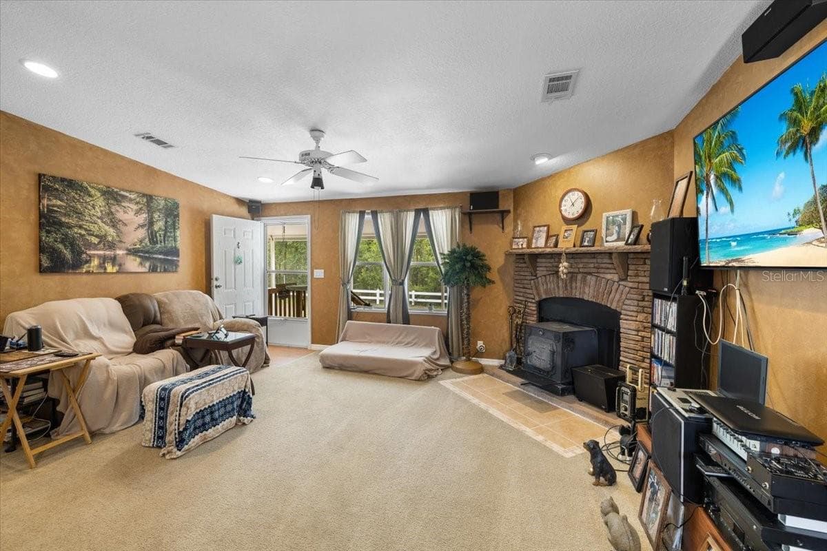 15624 PEACE BOULEVARD — photo 14 of 59