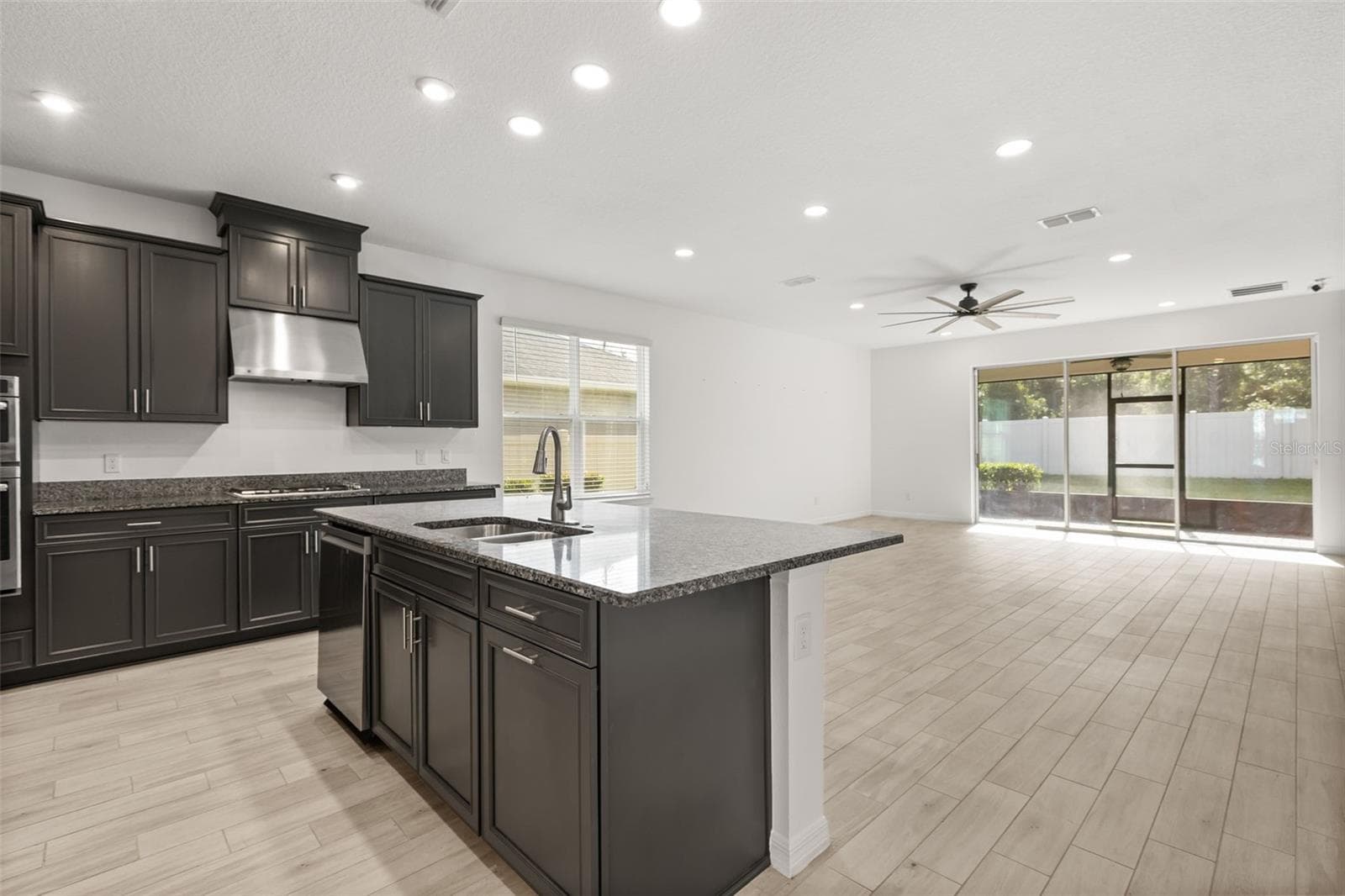 1151 LAKESIDE ESTATES DRIVE — photo 8 of 44