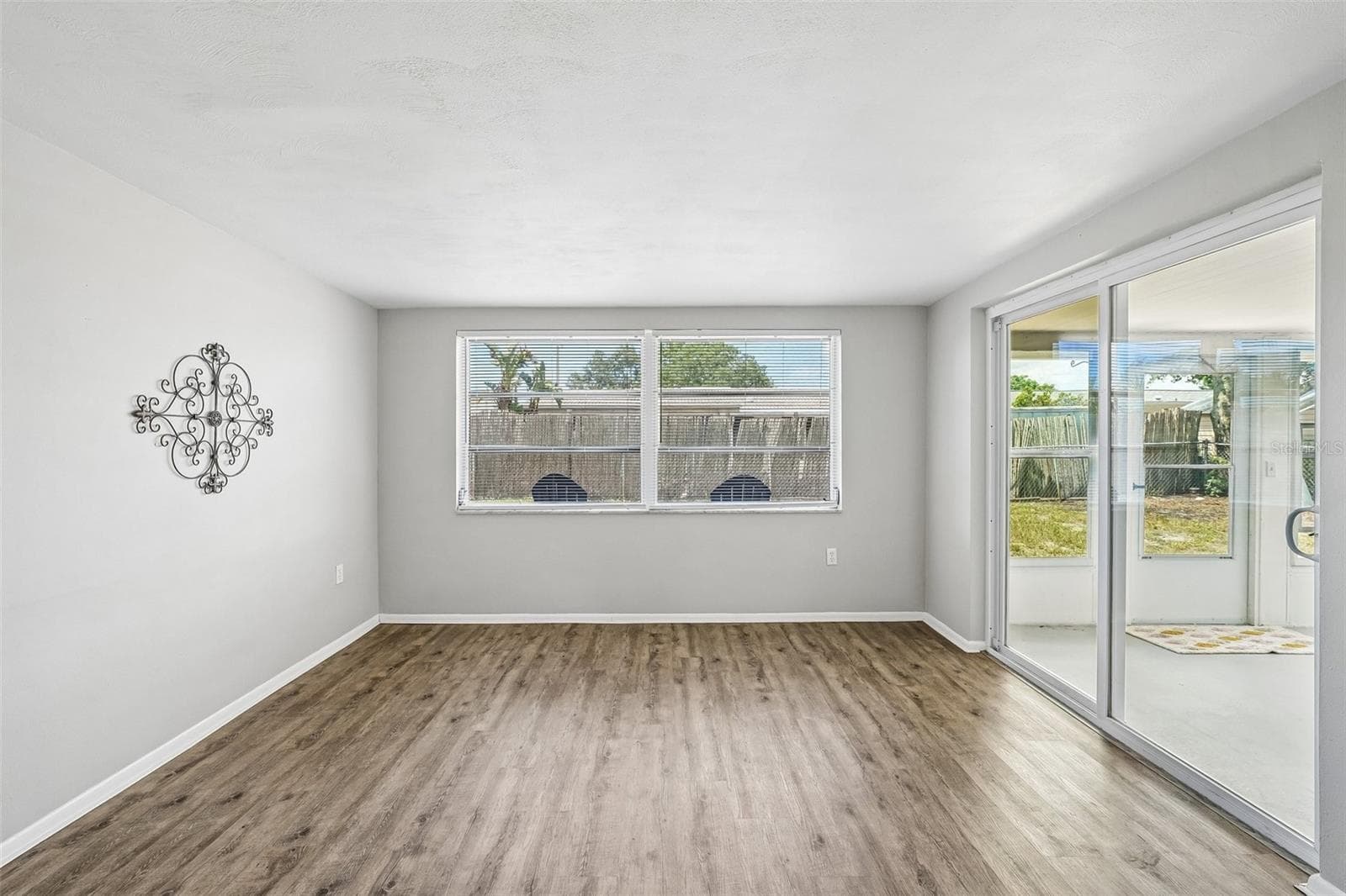 7215 MAYFIELD DRIVE — photo 10 of 52