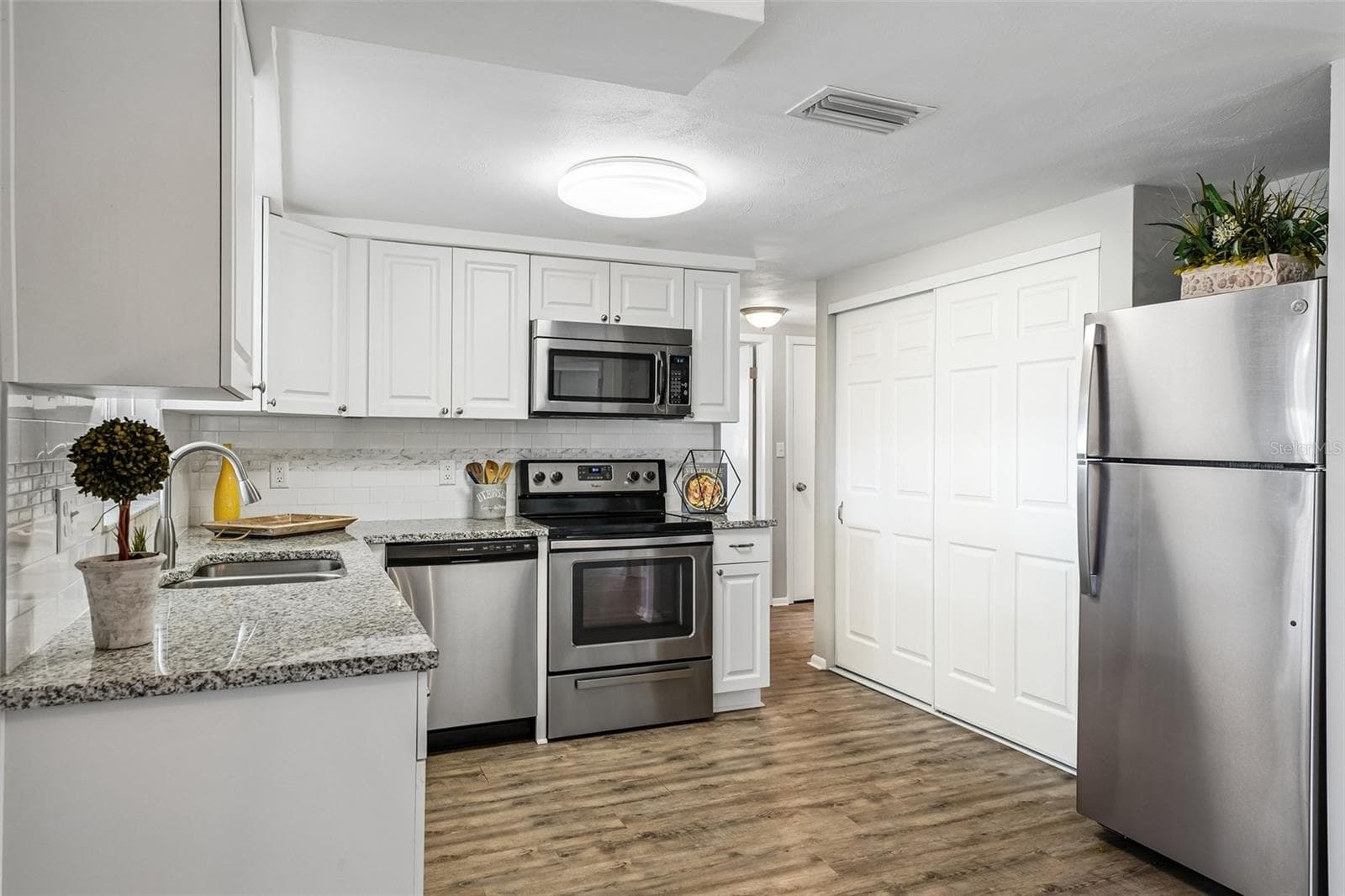 7215 MAYFIELD DRIVE — photo 27 of 52