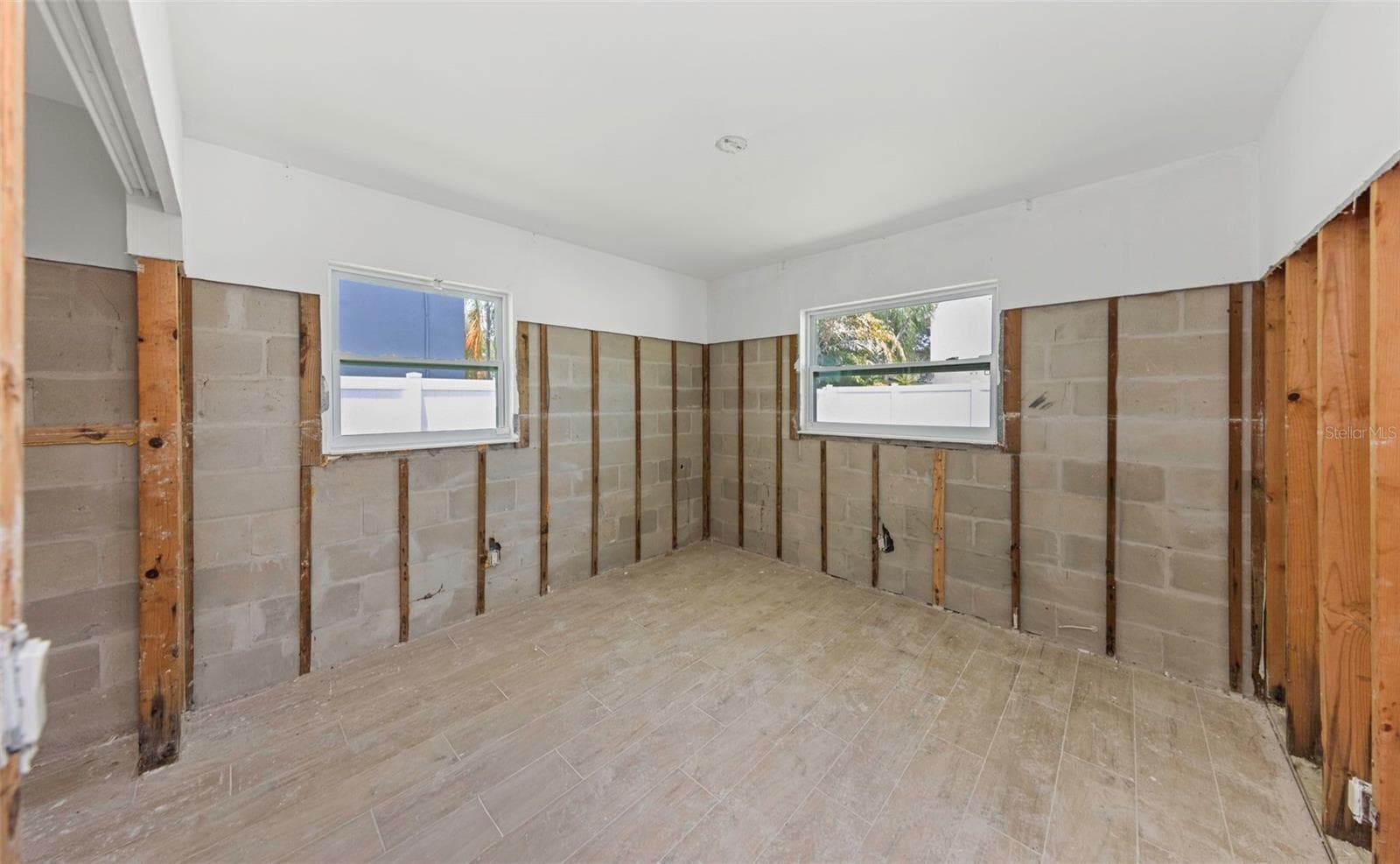 5701 DENVER STREET — photo 15 of 24