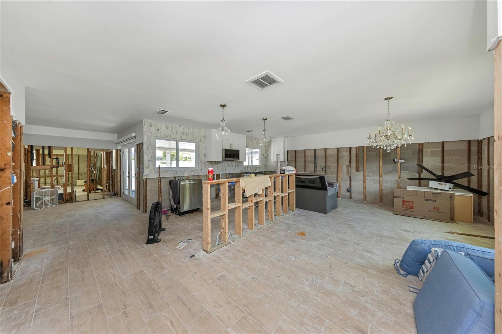 5701 DENVER STREET — photo 10 of 24