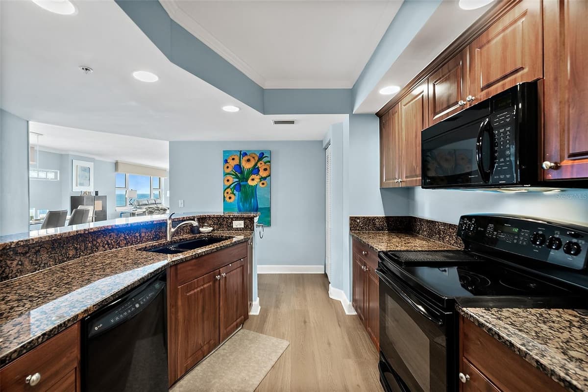 3315 ATLANTIC AVENUE — photo 14 of 55