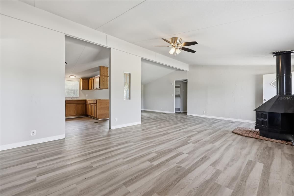 350 ISHIE AVENUE — photo 5 of 27