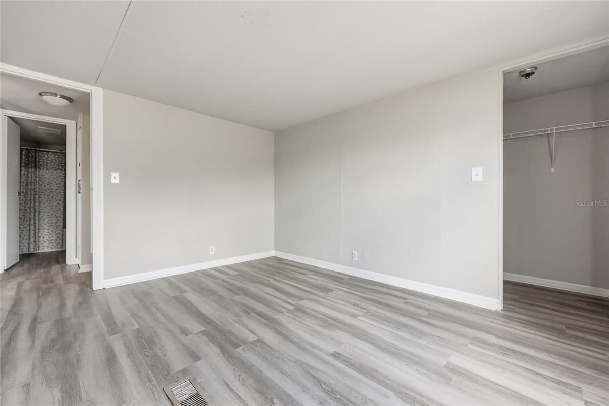 350 ISHIE AVENUE — photo 19 of 27