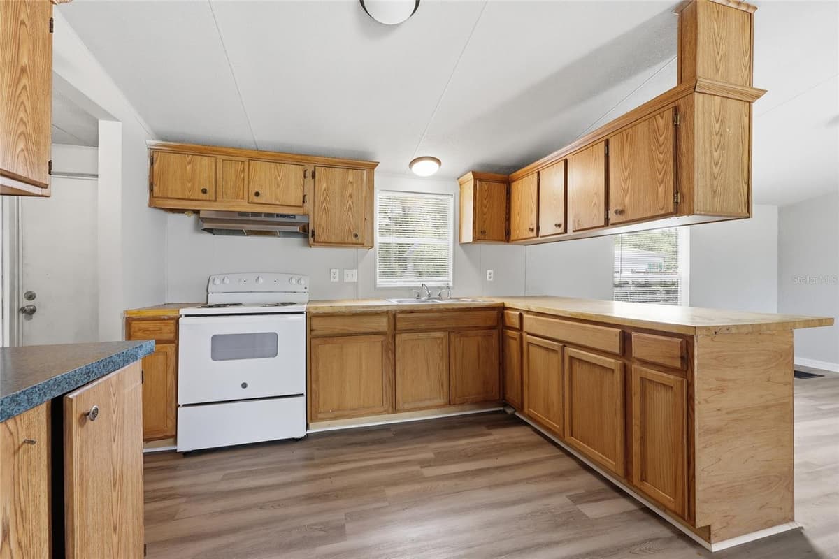 350 ISHIE AVENUE — photo 12 of 27