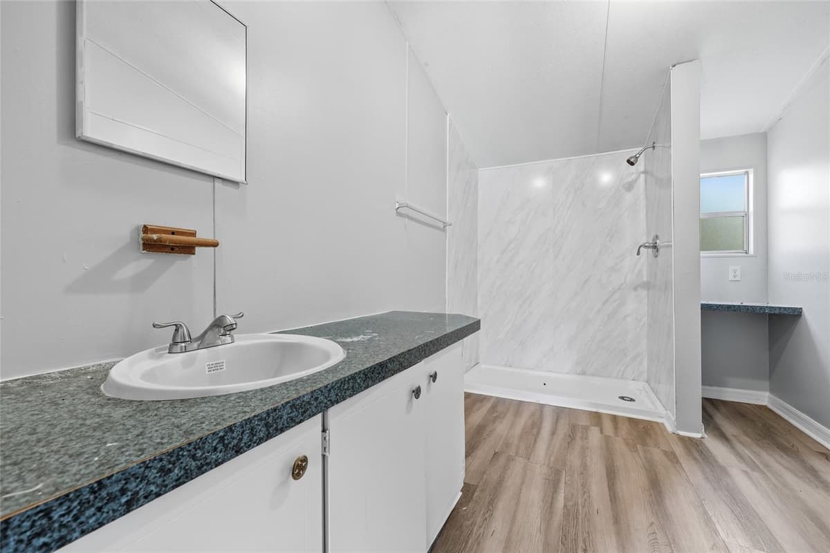 350 ISHIE AVENUE — photo 15 of 27