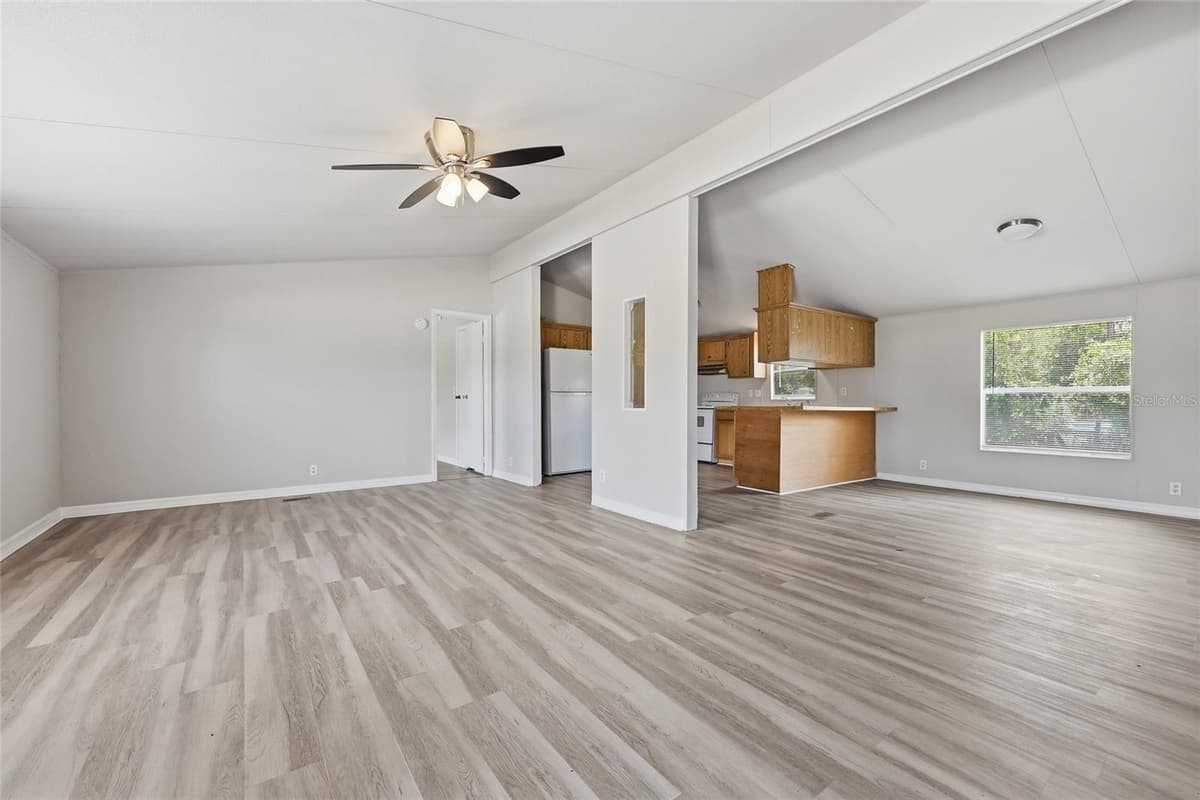 350 ISHIE AVENUE — photo 4 of 27