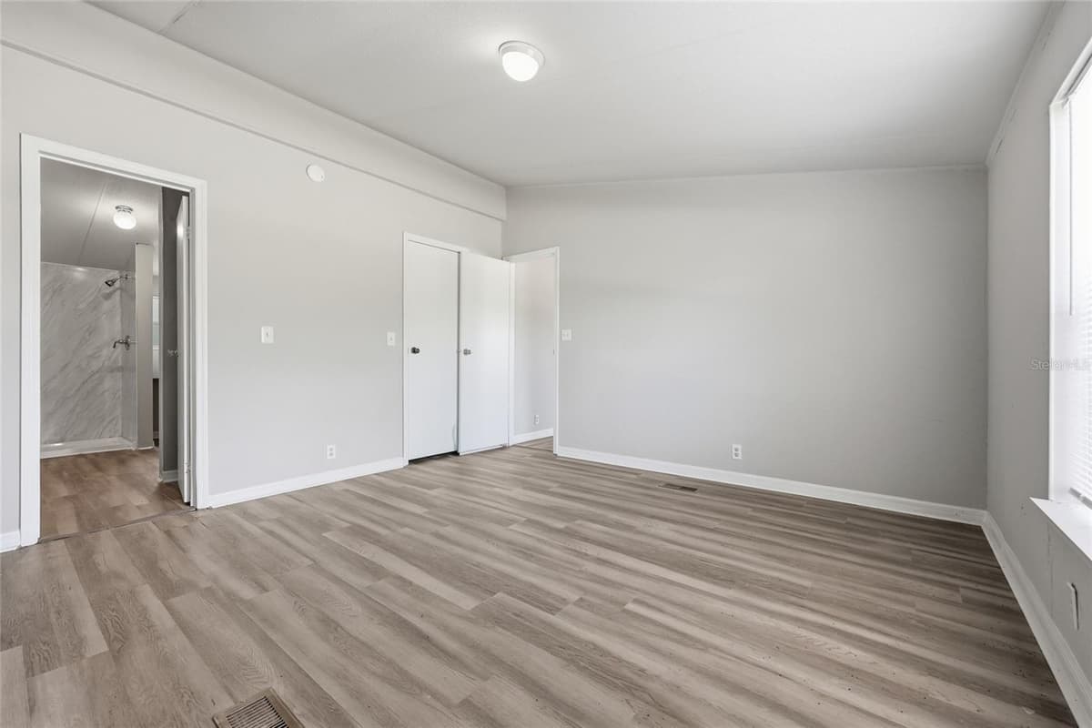 350 ISHIE AVENUE — photo 13 of 27