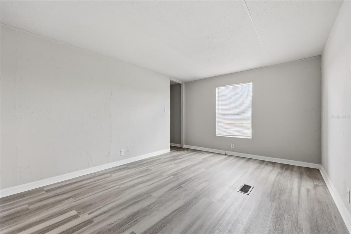 350 ISHIE AVENUE — photo 20 of 27