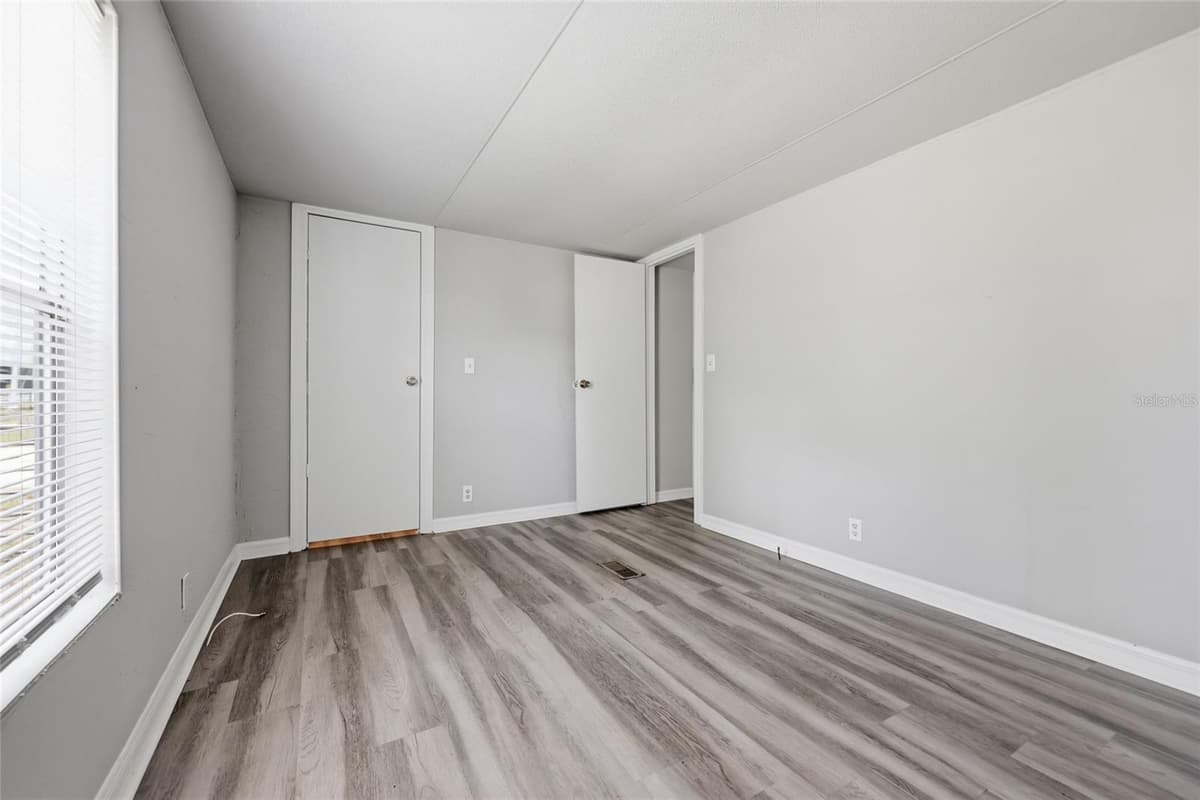 350 ISHIE AVENUE — photo 17 of 27