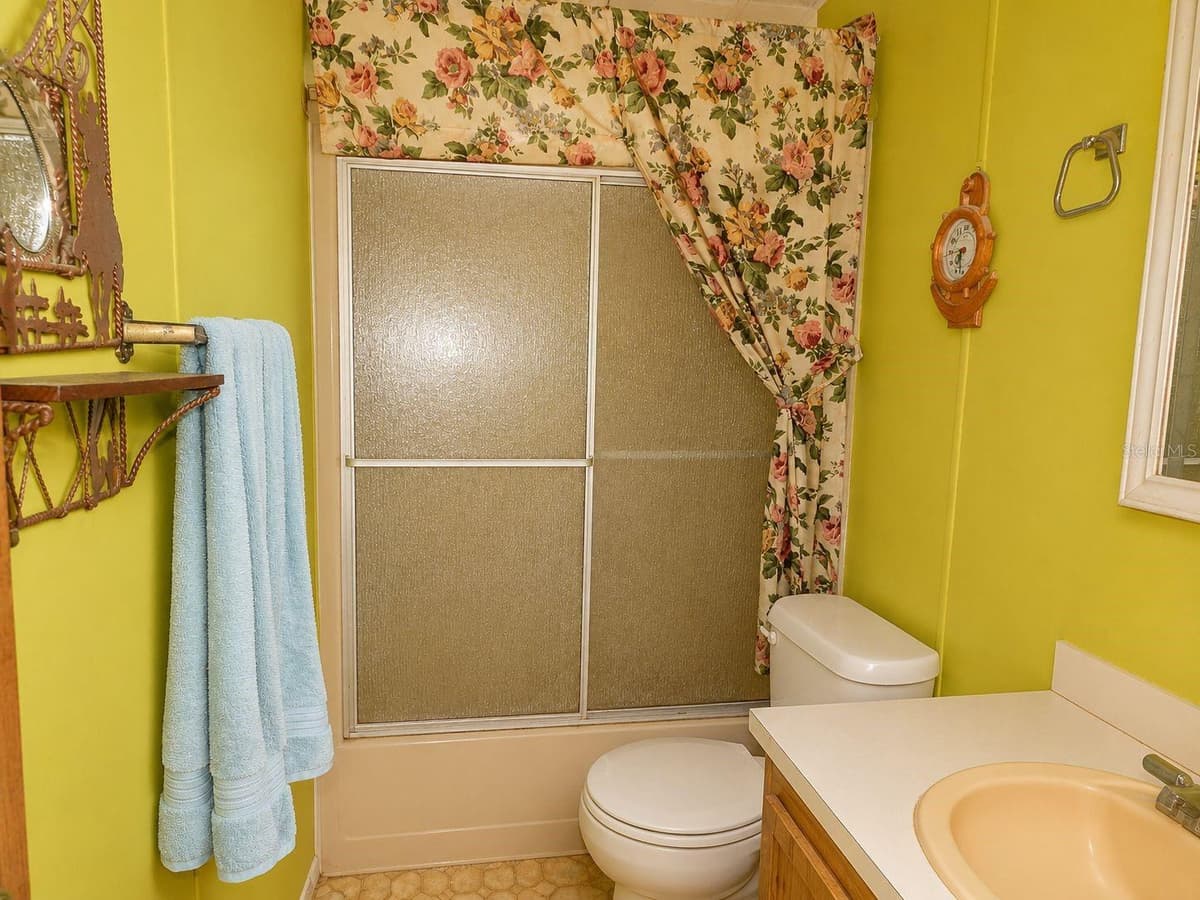 107 GREEN OAK DRIVE — photo 15 of 28
